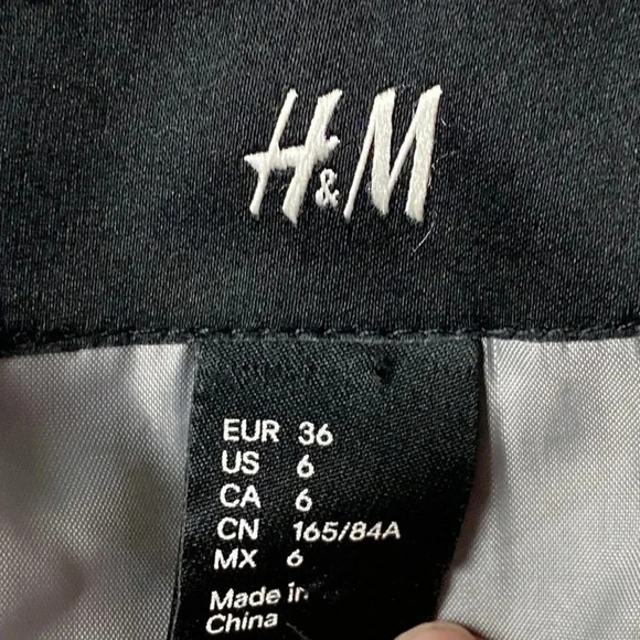 -H & M WOMENS SIZE 6 BELTED COAT GRAY SNAP BUTTONS LINED POCKETS POLY ELASTANE - Picture 10 of 12